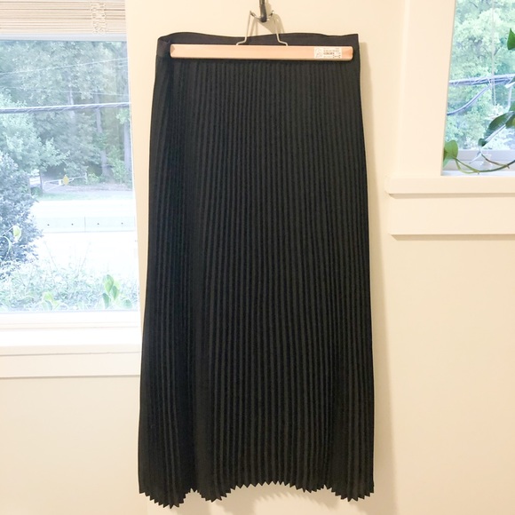 Babaton Dresses & Skirts - Aritzia Babaton Jude Skirt in Black